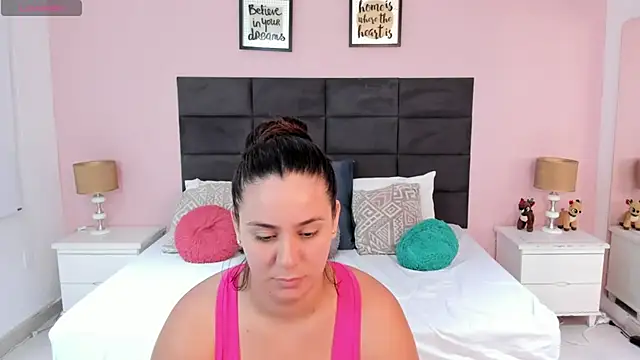 Snapshot of MadisonJenner chatting on 11-14-25, 11:20 MadisonJenner online show from 11-14-25, 11:20