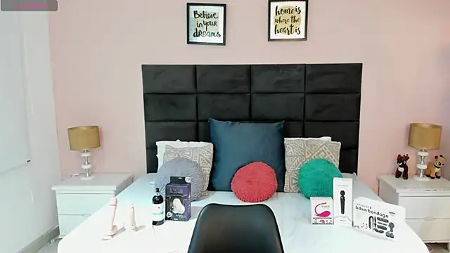 Snapshot of MadisonJenner chatting on 11-15-25, 12:56 MadisonJenner online show from 11-15-25, 12:56