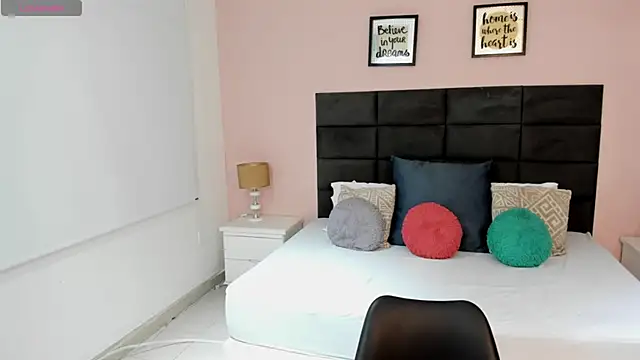 Snapshot of MadisonJenner chatting on 11-16-25, 12:22 MadisonJenner online show from 11-16-25, 12:22