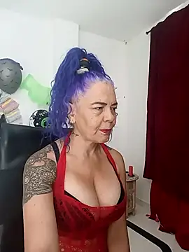 Snapshot of freyadevil333 chatting on 10-19-25, 01:01 freyadevil333 online show from 10-19-25, 01:01