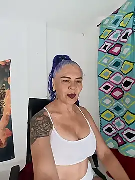 Snapshot of freyadevil333 chatting on 10-23-25, 01:43 freyadevil333 online show from 10-23-25, 01:43