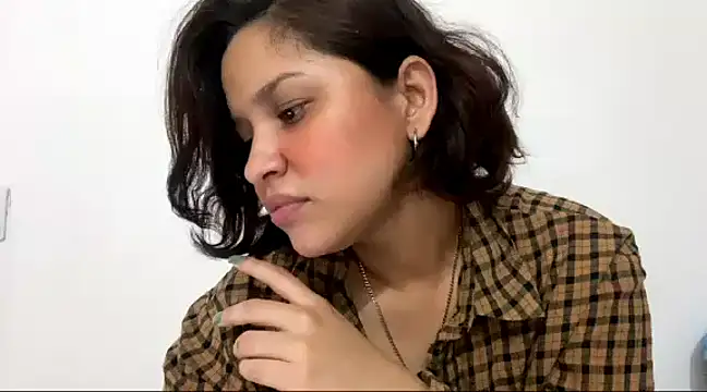 Snapshot of Annie_Catt_ chatting on 01-03-25, 08:32 Annie Catt online show from 01-03-25, 08:32