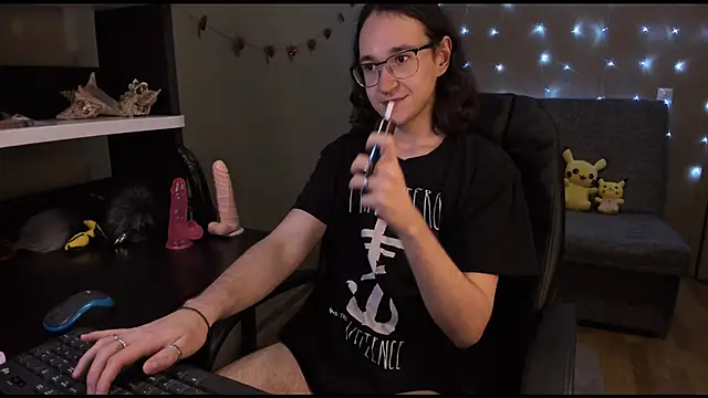 Snapshot of zackstivens chatting on 01-06-25, 10:26 zackstivens online show from 01-06-25, 10:26