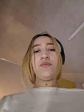 MollyCruz online show from 12-19-25, 10:33