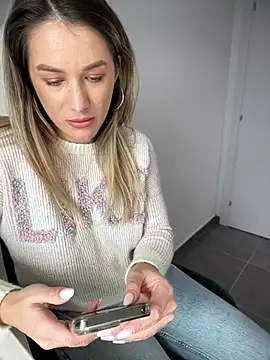 Snapshot of HotXMom chatting on 01-06-25, 10:35 HotXMom online show from 01-06-25, 10:35