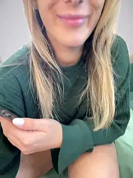 Snapshot of HotXMom chatting on 01-08-25, 10:15 HotXMom online show from 01-08-25, 10:15