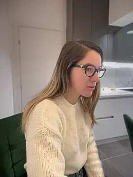 Snapshot of HotXMom chatting on 01-16-25, 04:38 HotXMom online show from 01-16-25, 04:38