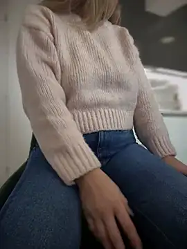 Snapshot of HotXMom chatting on 01-23-25, 07:54 HotXMom online show from 01-23-25, 07:54