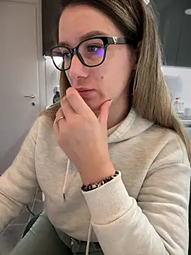 Snapshot of HotXMom chatting on 01-24-25, 04:27 HotXMom online show from 01-24-25, 04:27