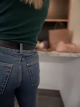 Snapshot of HotXMom chatting on 01-31-25, 04:36 HotXMom online show from 01-31-25, 04:36