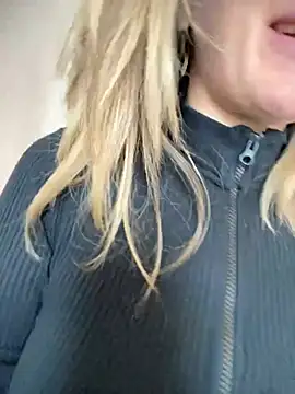 Snapshot of HotXMom chatting on 03-04-25, 07:41 HotXMom online show from 03-04-25, 07:41