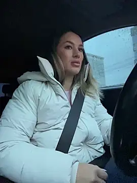 Snapshot of HotXMom chatting on 03-17-25, 04:19 HotXMom online show from 03-17-25, 04:19