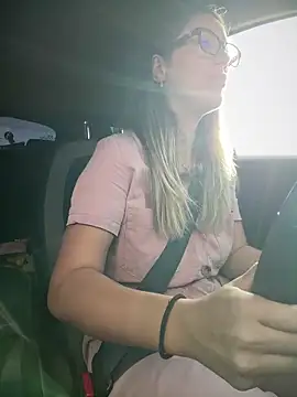 Snapshot of HotXMom chatting on 09-23-25, 05:43 HotXMom online show from 09-23-25, 05:43