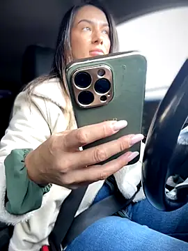 Snapshot of HotXMom chatting on 10-12-25, 10:14 HotXMom online show from 10-12-25, 10:14