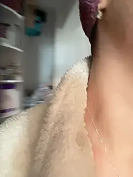 HotXMom online show from 02-19-26, 07:48