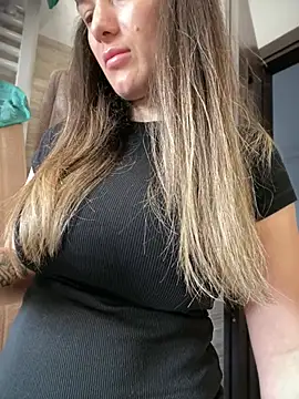 HotXMom online show from 04-23-26, 06:25