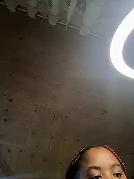 Snapshot of Linahlove chatting on 12-30-24, 10:12 Linahlove online show from 12-30-24, 10:12