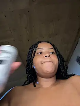 Snapshot of Linahlove chatting on 02-28-25, 07:35 Linahlove online show from 02-28-25, 07:35