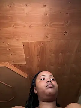 Snapshot of Linahlove chatting on 03-04-25, 10:35 Linahlove online show from 03-04-25, 10:35