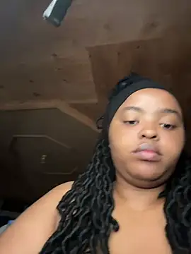 Snapshot of Linahlove chatting on 03-19-25, 07:18 Linahlove online show from 03-19-25, 07:18