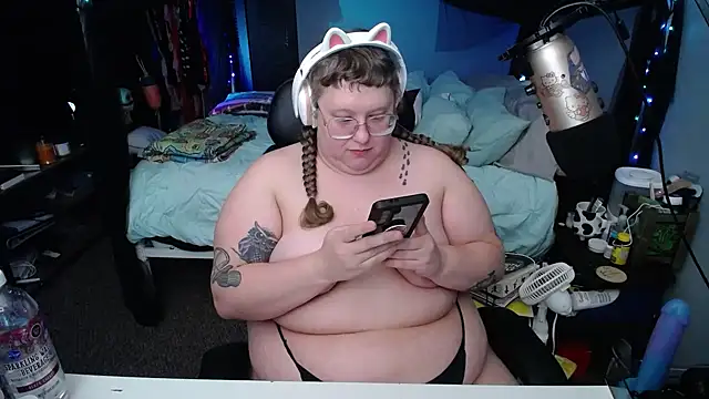 Snapshot of FatVeronica chatting on 02-20-25, 04:36 FatVeronica online show from 02-20-25, 04:36