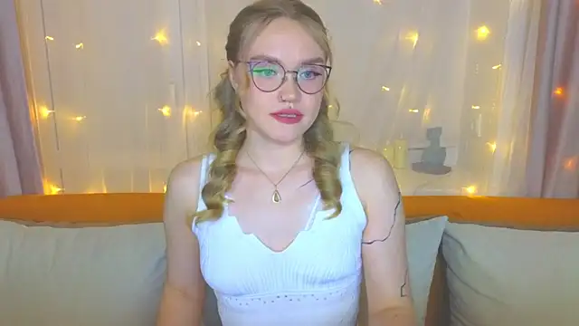 Aurora Golden1 online show from 03-16-25, 06:55