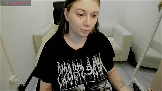 Snapshot of AlisaBacker chatting on 01-15-25, 11:30 AlisaBacker online show from 01-15-25, 11:30