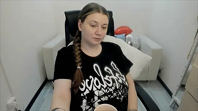 Snapshot of AlisaBacker chatting on 02-25-25, 12:47 AlisaBacker online show from 02-25-25, 12:47