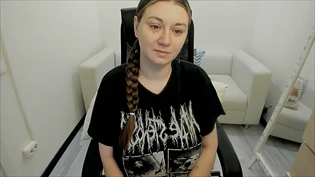 Snapshot of AlisaBacker chatting on 03-07-25, 08:55 AlisaBacker online show from 03-07-25, 08:55