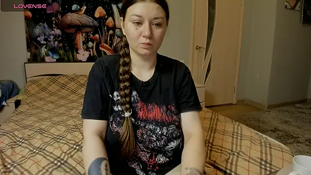 Snapshot of AlisaBacker chatting on 11-11-25, 12:27 AlisaBacker online show from 11-11-25, 12:27