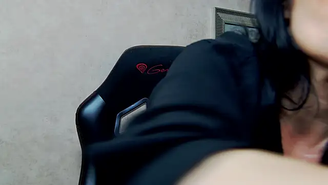 NicolleReyn online show from 01-07-26, 05:48