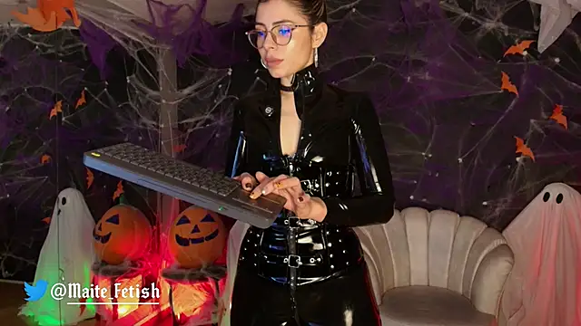 Snapshot of MyMayte chatting on 10-26-25, 11:05 MyMayte online show from 10-26-25, 11:05