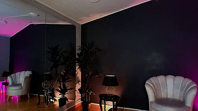 Snapshot of MyMayte chatting on 11-25-25, 11:43 MyMayte online show from 11-25-25, 11:43