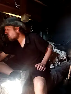 Snapshot of hothippie420 chatting on 09-17-25, 05:47 hothippie420 online show from 09-17-25, 05:47