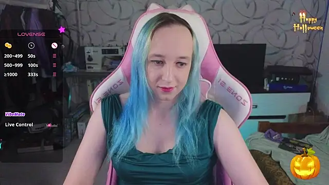 Snapshot of TheTrixy chatting on 10-29-25, 09:11 TheTrixy online show from 10-29-25, 09:11