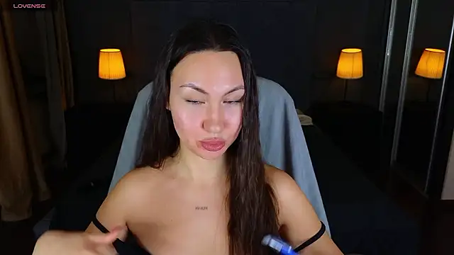 Snapshot of GIGI_BENNET chatting on 12-02-24, 06:43 GIGI BENNET online show from 12-02-24, 06:43