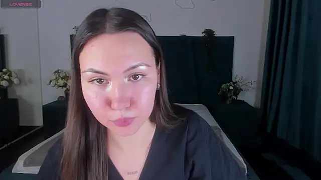 Snapshot of GIGI_BENNET chatting on 12-11-24, 06:52 GIGI BENNET online show from 12-11-24, 06:52