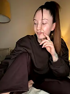 Snapshot of Sugarlina chatting on 12-16-25, 11:10 Sugarlina online show from 12-16-25, 11:10