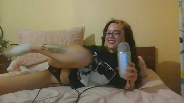 frikigyal online show from 02-04-25, 02:17