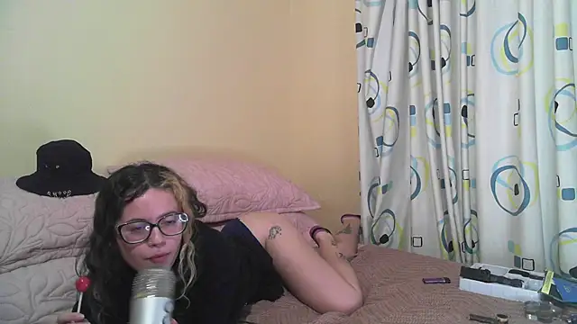 frikigyal online show from 02-18-25, 02:38