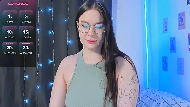 Snapshot of MyNameIsLilith chatting on 01-05-25, 06:13 MyNameIsLilith online show from 01-05-25, 06:13