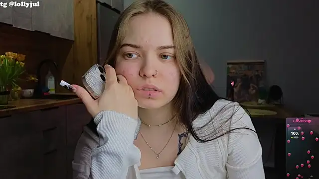 Snapshot of doll_lol_ chatting on 03-14-25, 04:21 doll lol online show from 03-14-25, 04:21