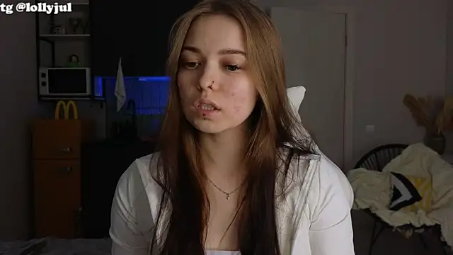 Snapshot of doll_lol_ chatting on 10-26-25, 07:20 doll lol online show from 10-26-25, 07:20