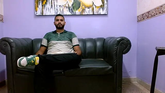 Snapshot of Juliana_And_Dave chatting on 01-03-25, 05:31 Juliana And Dave online show from 01-03-25, 05:31