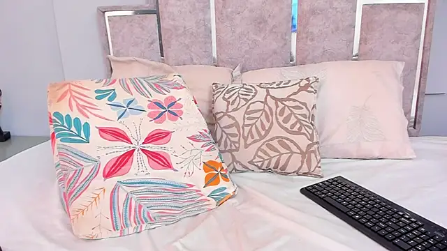 GabyyJones online show from 02-05-25, 11:44