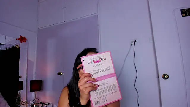 Snapshot of Miaa_Garcia chatting on 12-21-24, 09:04 Miaa Garcia online show from 12-21-24, 09:04