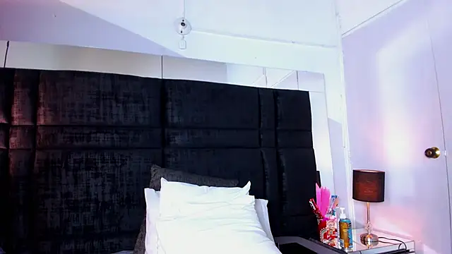 Snapshot of Miaa_Garcia chatting on 03-08-25, 03:50 Miaa Garcia online show from 03-08-25, 03:50