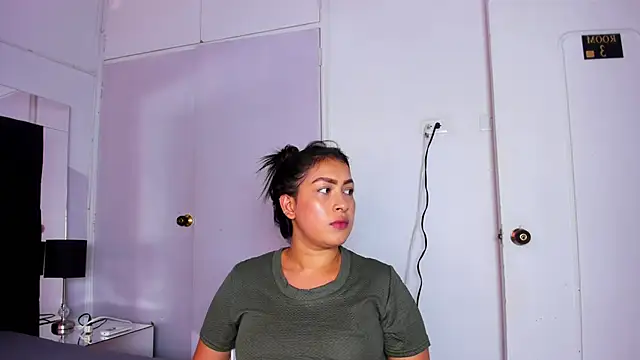 Snapshot of Miaa_Garcia chatting on 03-22-25, 09:21 Miaa Garcia online show from 03-22-25, 09:21