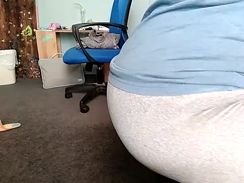 Snapshot of missthickness35_Pika chatting on 10-26-25, 07:31 missthickness35 Pika online show from 10-26-25, 07:31