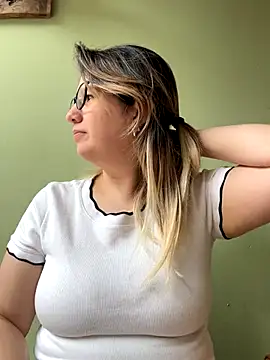 amooraaamoon online show from 10-31-25, 01:23